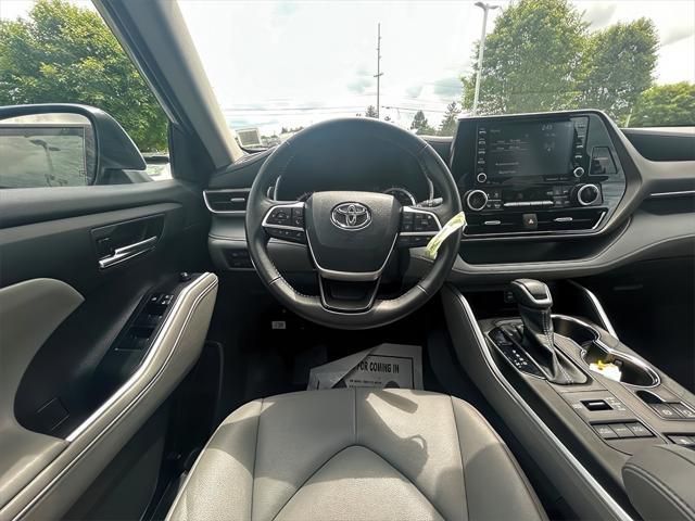used 2022 Toyota Highlander car, priced at $36,527
