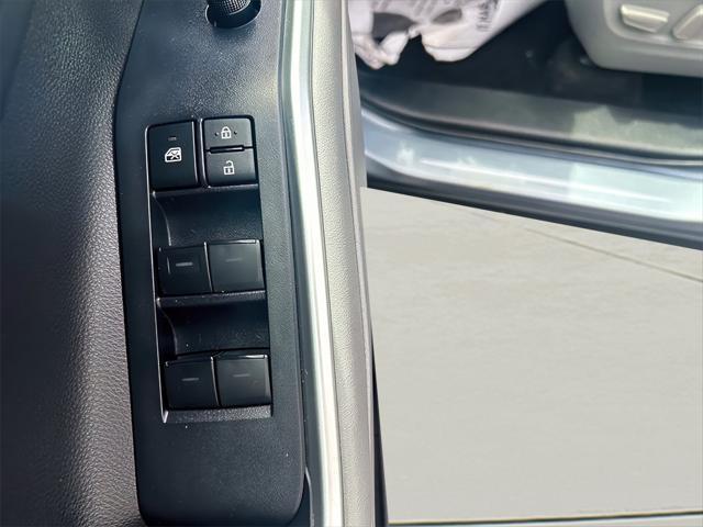 used 2022 Toyota Highlander car, priced at $35,927