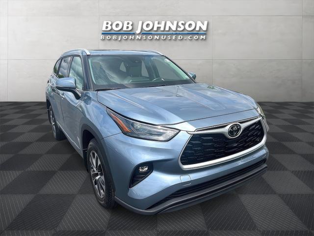 used 2022 Toyota Highlander car, priced at $36,527