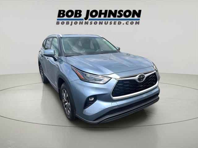 used 2022 Toyota Highlander car, priced at $35,927