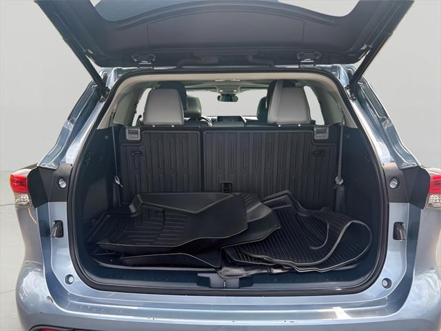 used 2022 Toyota Highlander car, priced at $35,927