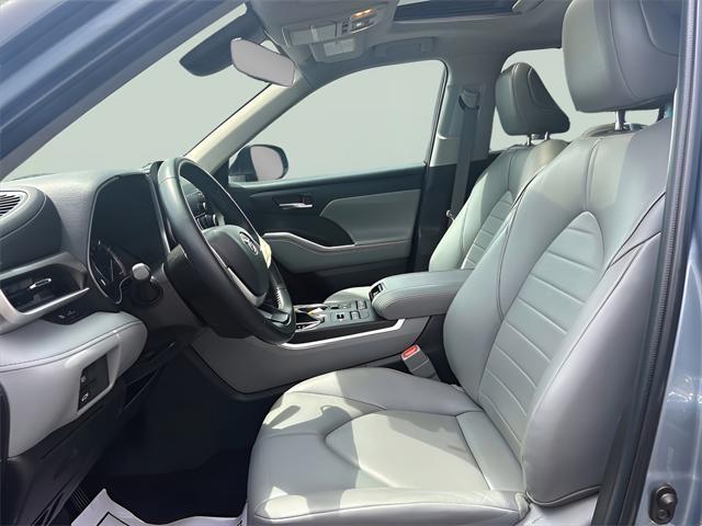 used 2022 Toyota Highlander car, priced at $35,927