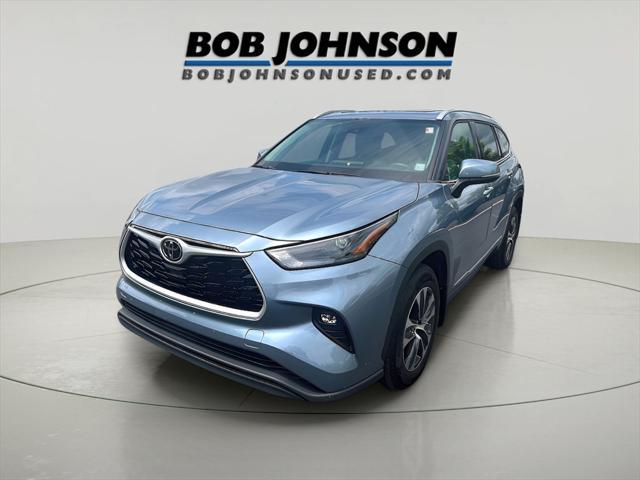 used 2022 Toyota Highlander car, priced at $35,927