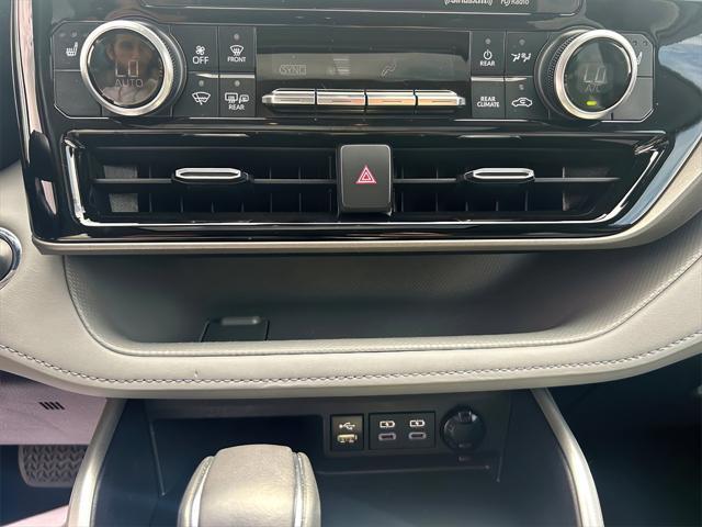 used 2022 Toyota Highlander car, priced at $36,527