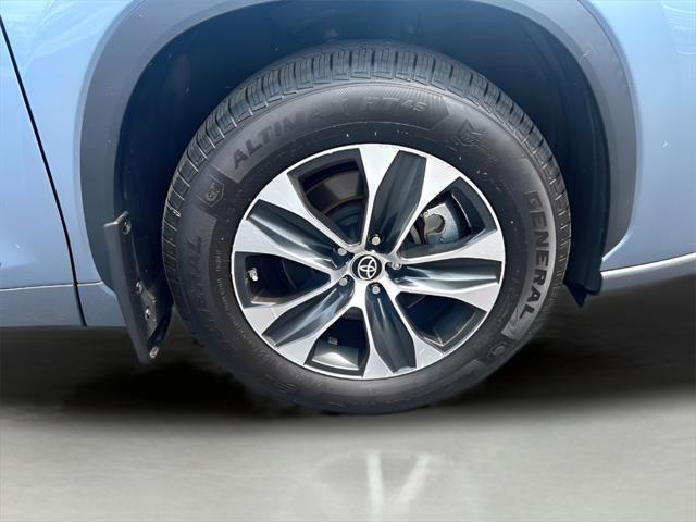 used 2022 Toyota Highlander car, priced at $35,927