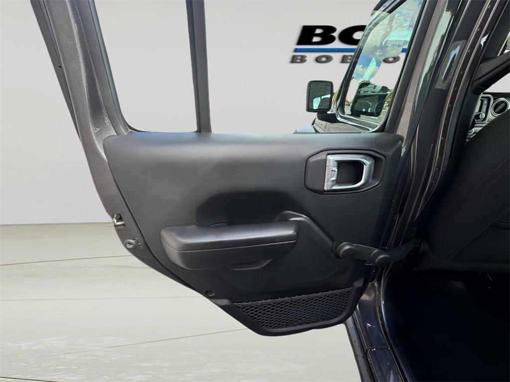 used 2021 Jeep Gladiator car, priced at $27,446