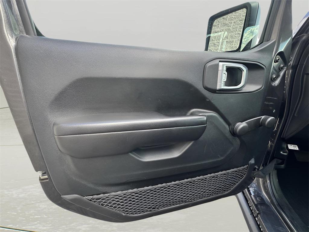 used 2021 Jeep Gladiator car, priced at $27,446