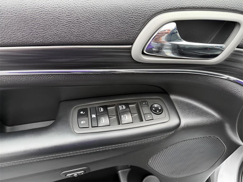 used 2021 Jeep Grand Cherokee car, priced at $22,396