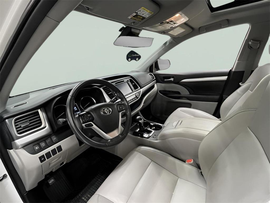 used 2019 Toyota Highlander car, priced at $26,674