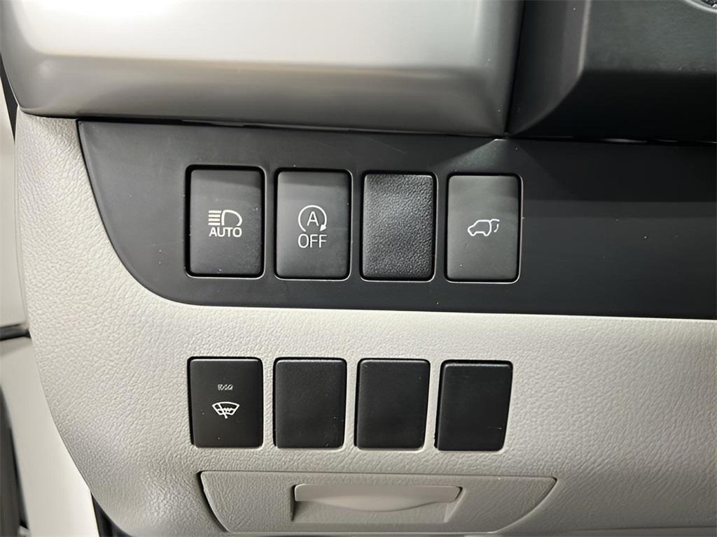 used 2019 Toyota Highlander car, priced at $26,674