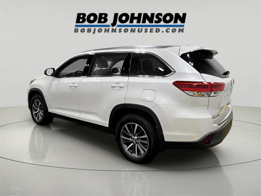 used 2019 Toyota Highlander car, priced at $26,674