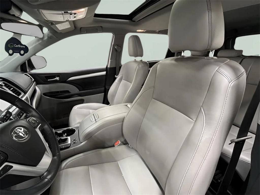 used 2019 Toyota Highlander car, priced at $26,674