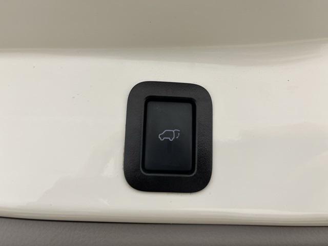 used 2019 Toyota Highlander car, priced at $26,674