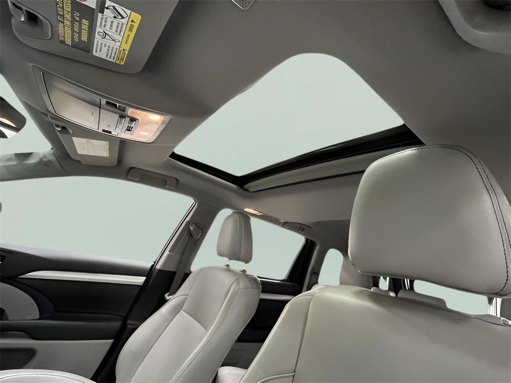 used 2019 Toyota Highlander car, priced at $26,674