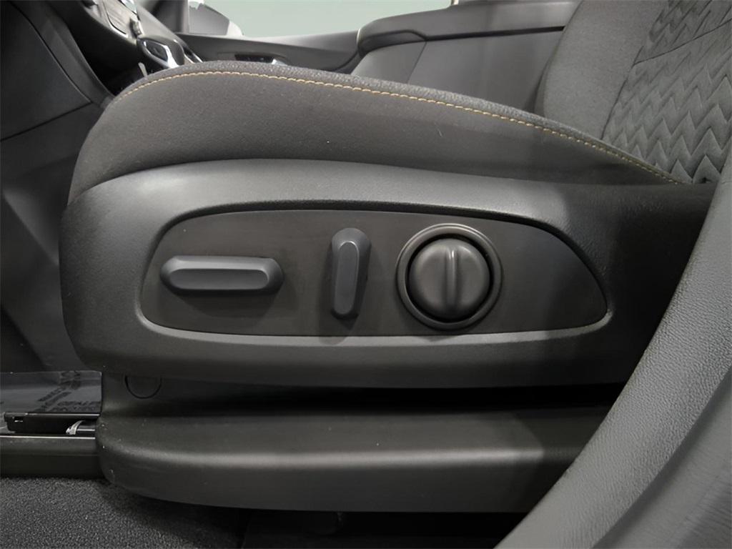 used 2022 Chevrolet Equinox car, priced at $22,862