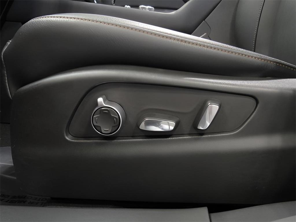 used 2023 Cadillac XT4 car, priced at $33,000