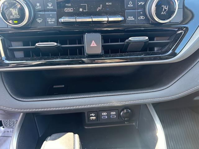 used 2022 Toyota Highlander Hybrid car, priced at $36,946