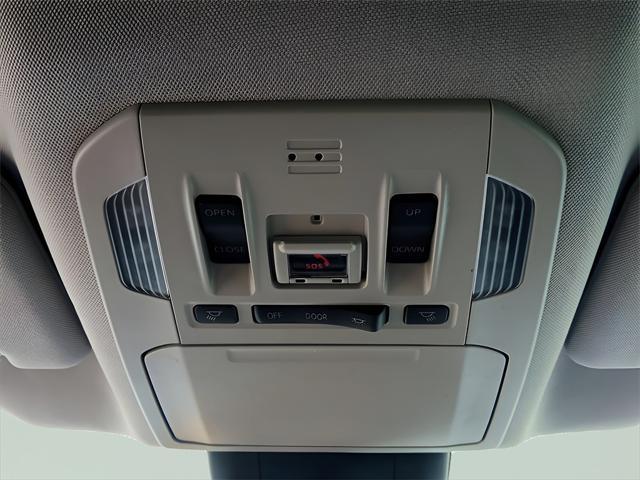 used 2022 Toyota Highlander Hybrid car, priced at $38,695