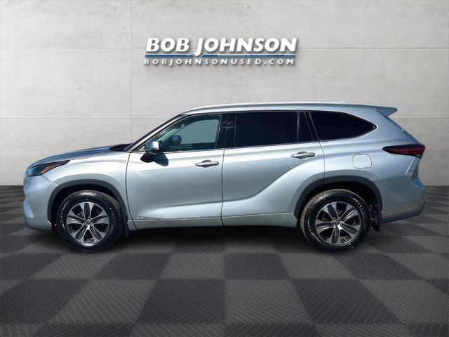 used 2022 Toyota Highlander Hybrid car, priced at $36,946