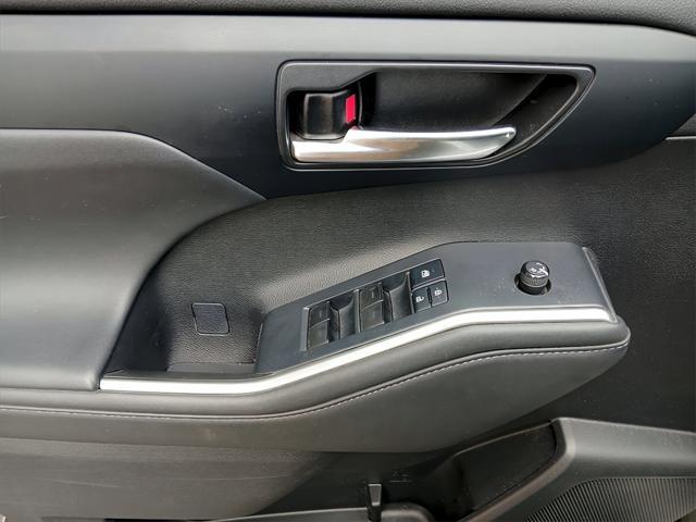 used 2022 Toyota Highlander Hybrid car, priced at $38,695