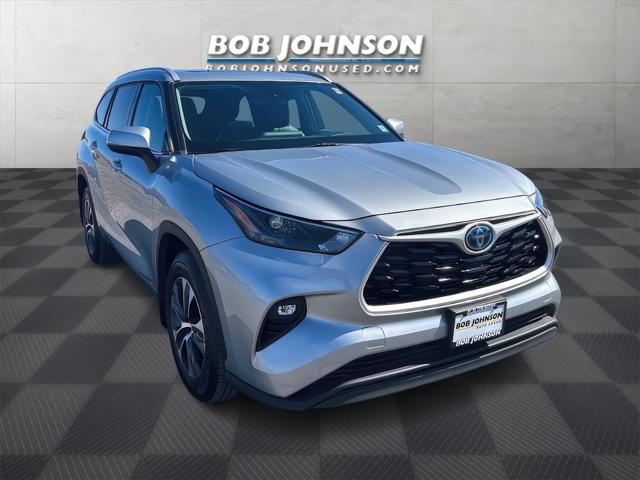 used 2022 Toyota Highlander Hybrid car, priced at $36,946