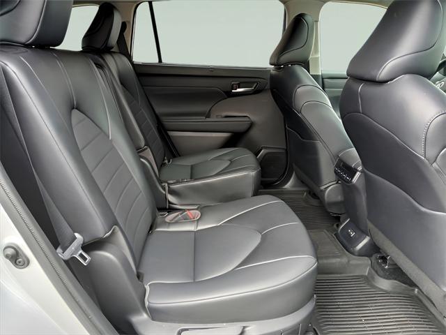 used 2022 Toyota Highlander Hybrid car, priced at $38,695