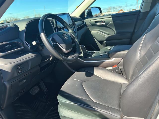 used 2022 Toyota Highlander Hybrid car, priced at $36,946