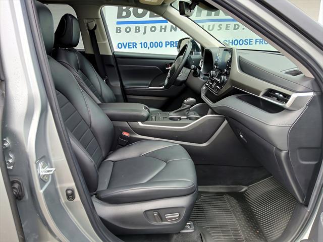 used 2022 Toyota Highlander Hybrid car, priced at $38,695