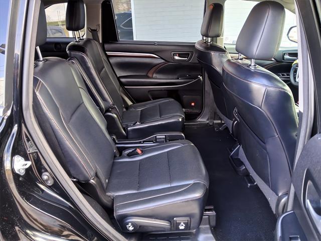 used 2015 Toyota Highlander car, priced at $19,795