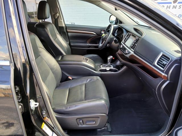 used 2015 Toyota Highlander car, priced at $19,795