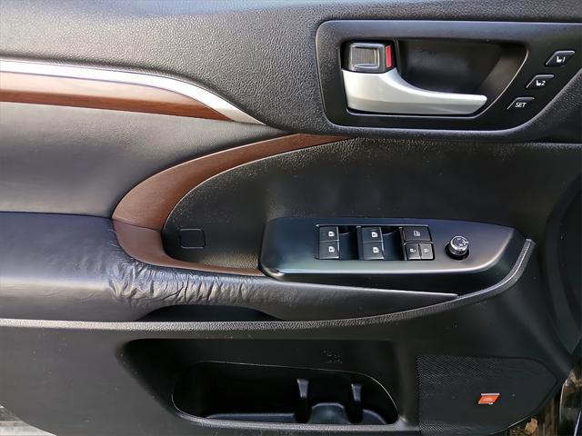 used 2015 Toyota Highlander car, priced at $19,795