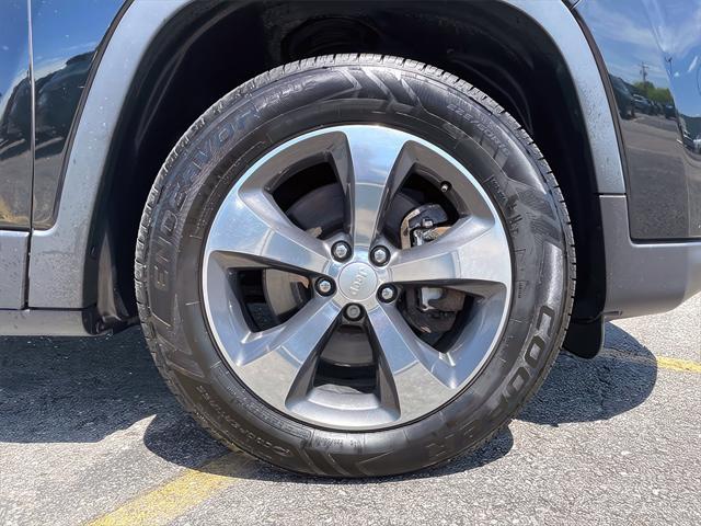 used 2019 Jeep Cherokee car, priced at $21,495