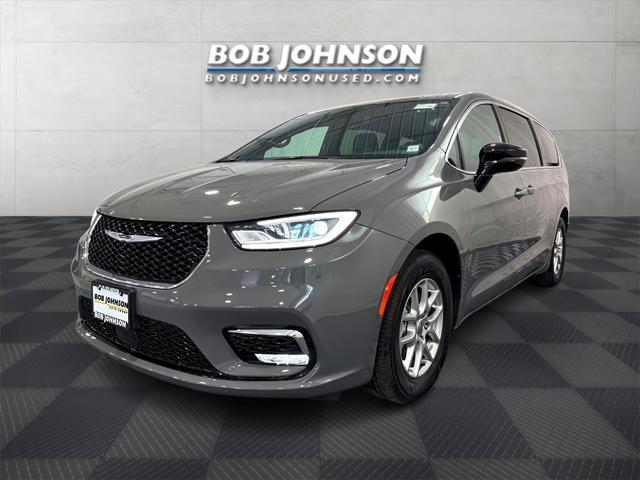 used 2025 Chrysler Pacifica car, priced at $38,526