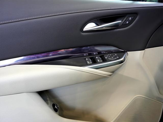 used 2023 Cadillac XT4 car, priced at $30,258
