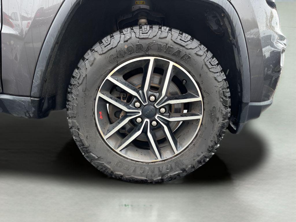 used 2021 Jeep Grand Cherokee car, priced at $25,599