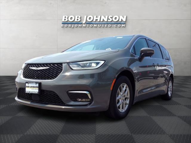 used 2023 Chrysler Pacifica car, priced at $27,247
