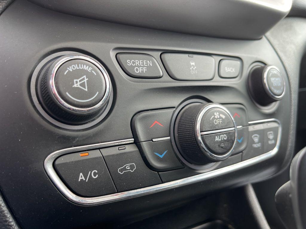 used 2018 Jeep Cherokee car, priced at $13,422