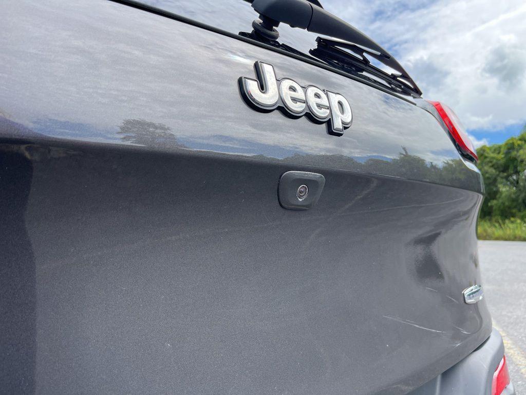 used 2018 Jeep Cherokee car, priced at $13,422