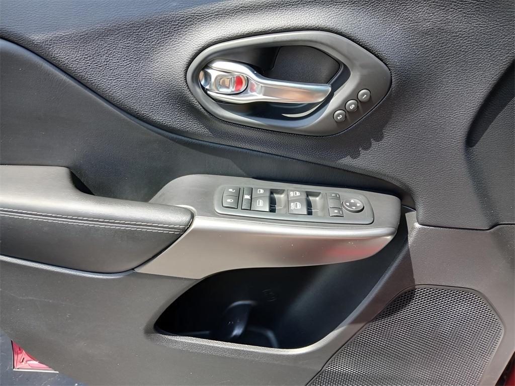 used 2020 Jeep Cherokee car, priced at $21,299