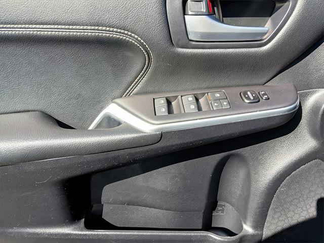 used 2015 Toyota Camry Hybrid car, priced at $16,445