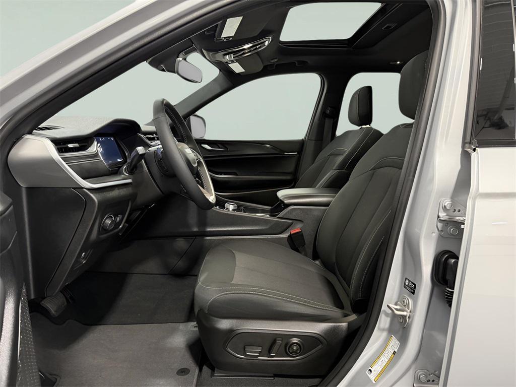 used 2024 Jeep Grand Cherokee car, priced at $34,167