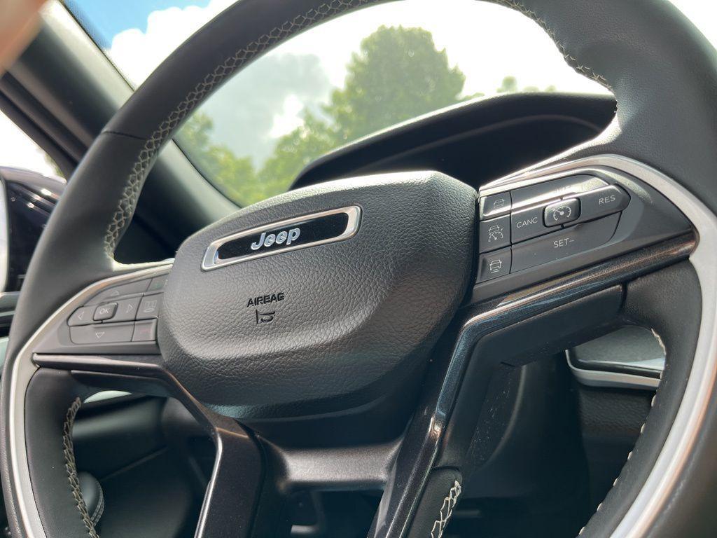 used 2023 Jeep Grand Cherokee car, priced at $32,299