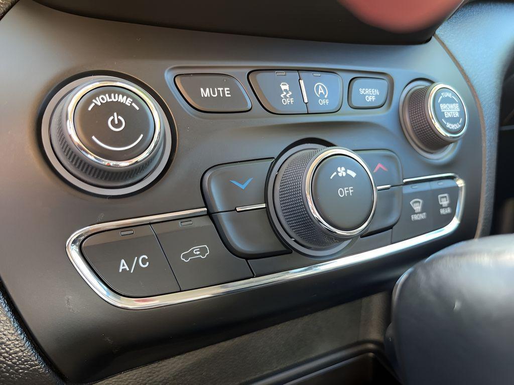 used 2022 Jeep Cherokee car, priced at $24,375