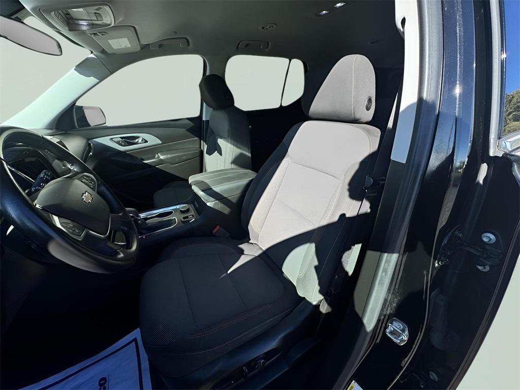 used 2021 Chevrolet Traverse car, priced at $21,495
