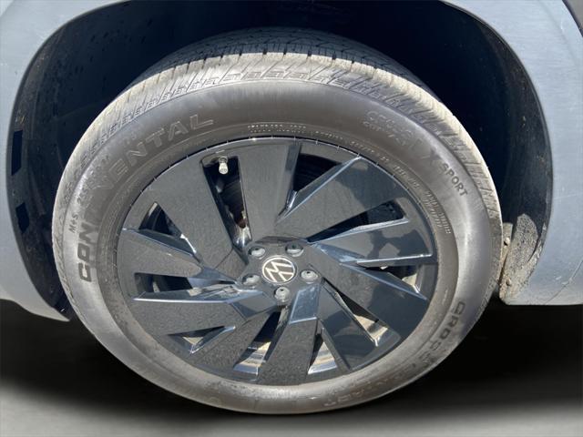 used 2025 Volkswagen Atlas car, priced at $40,988