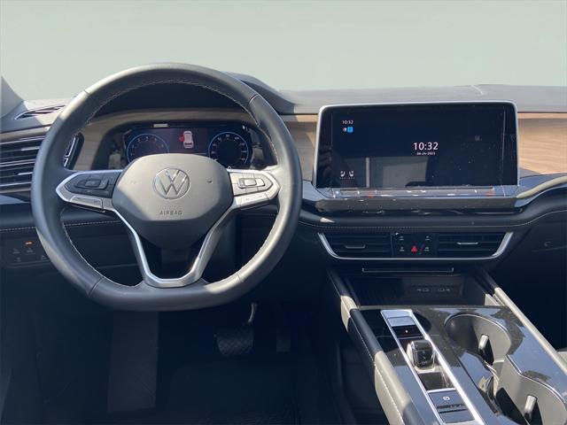 used 2025 Volkswagen Atlas car, priced at $40,988