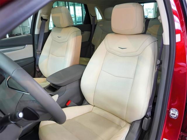 used 2025 Cadillac XT5 car, priced at $51,422