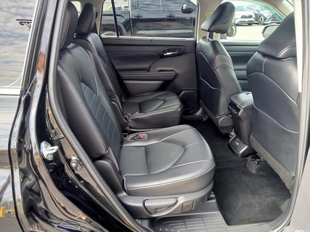 used 2022 Toyota Highlander car, priced at $37,995