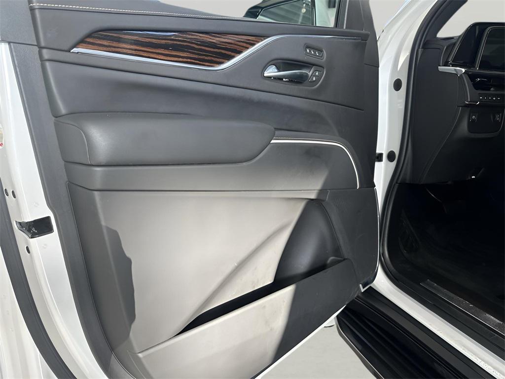 used 2022 Cadillac Escalade ESV car, priced at $58,992