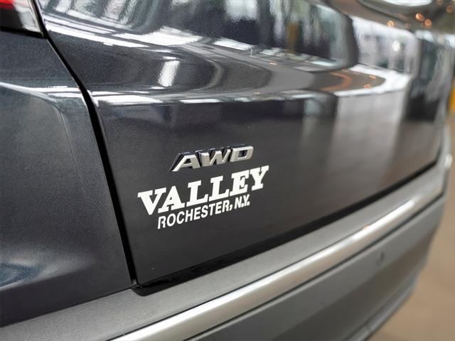 used 2022 Cadillac XT5 car, priced at $31,994